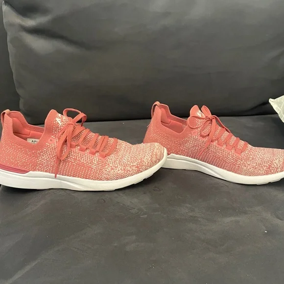APL TechLoom Breeze Sneakers - Pink Ombré- Size 10 - Picture 5 of 7